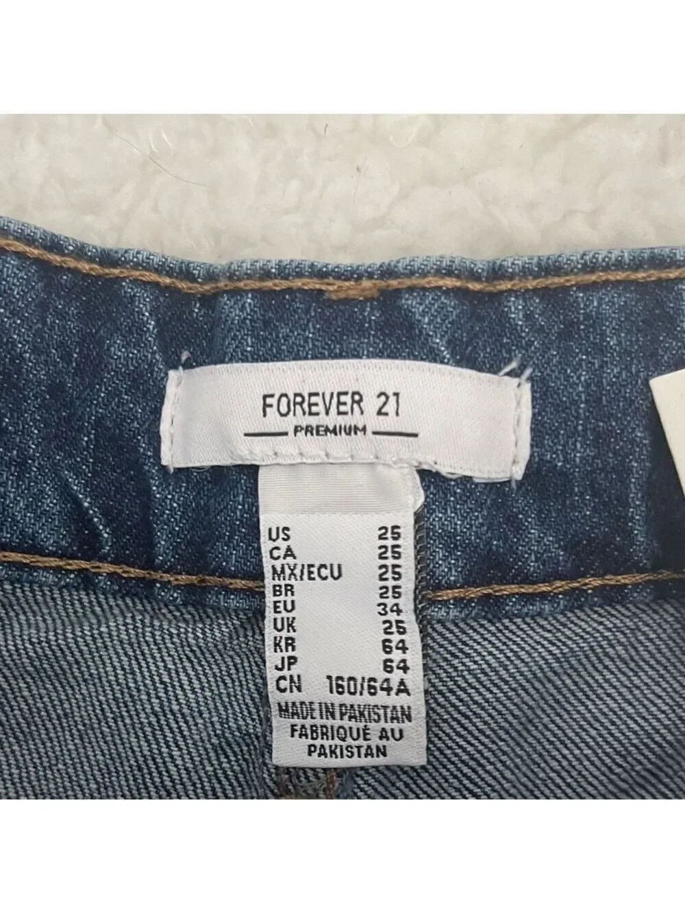 Forever 21 Blue Jean Shorts Daisy Embroidery Size 26
